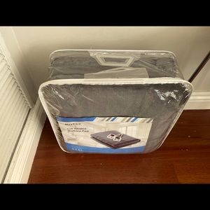 BNIB Soft heated mattress pad warmer cozy soft Queen Size 2 controllers